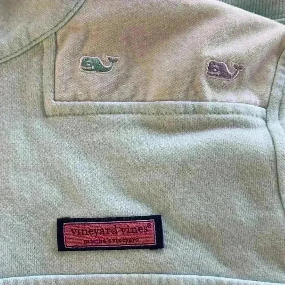 Vineyard vines size small long sleeve sweater - Picture 3 of 9